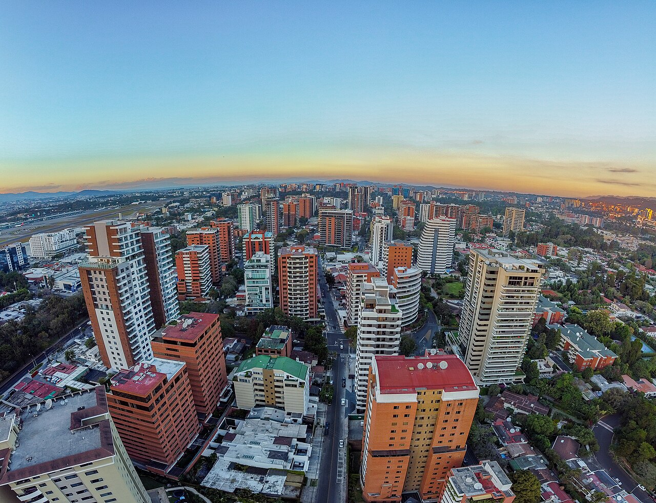 Aerial view of Guatemala City - Guatemala - 10, referencia 4 de Echo
